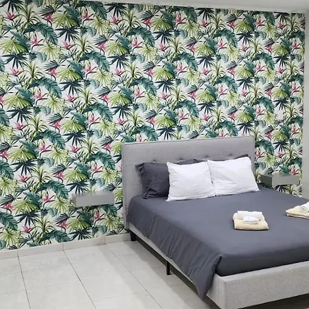 Vibrant Studio Near The Beach